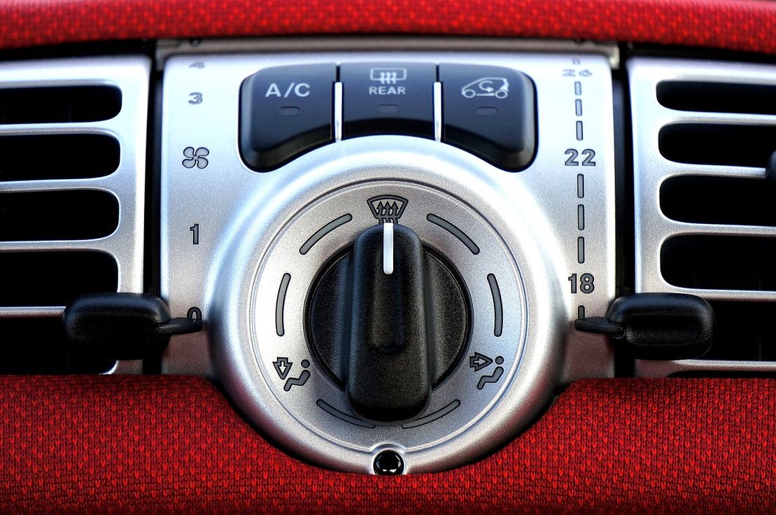 AC i bilen är en viktig del för ett skönt klimat i bilen, så se till att den fungerar som den ska